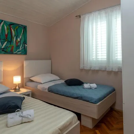 Daniela - Three Bedroom With Terrace Apartment Trogir