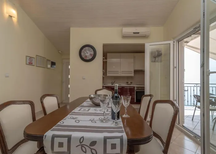 Daniela - Three Bedroom With Terrace * Трогир