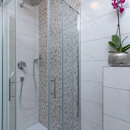 Daniela - Three Bedroom With Terrace