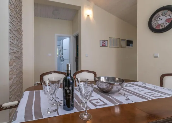 公寓 Daniela - Three Bedroom With Terrace 特罗吉尔