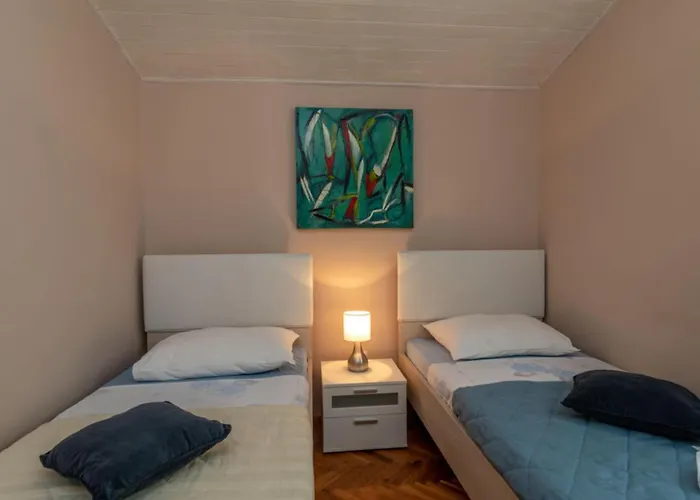 公寓 Daniela - Three Bedroom With Terrace 特罗吉尔