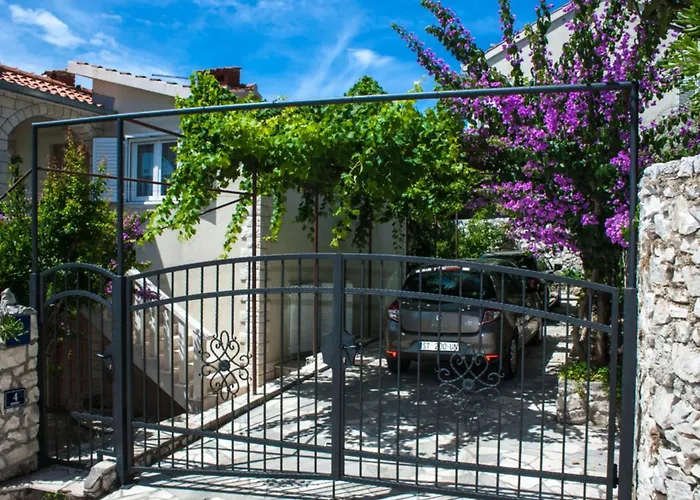 公寓 Daniela - Three Bedroom With Terrace 特罗吉尔