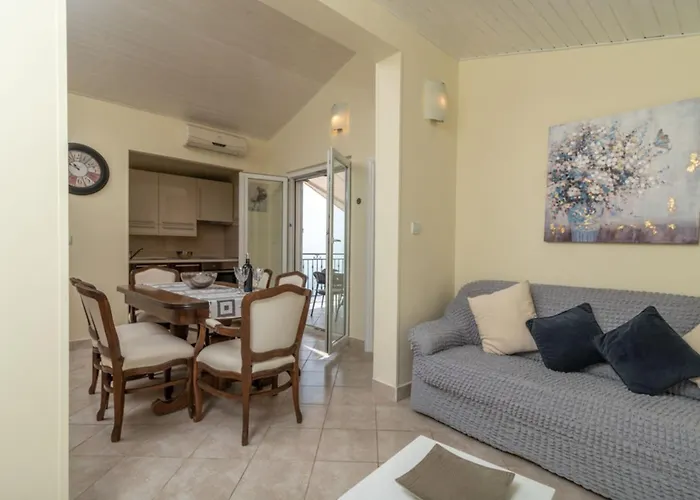 公寓 Daniela - Three Bedroom With Terrace 特罗吉尔