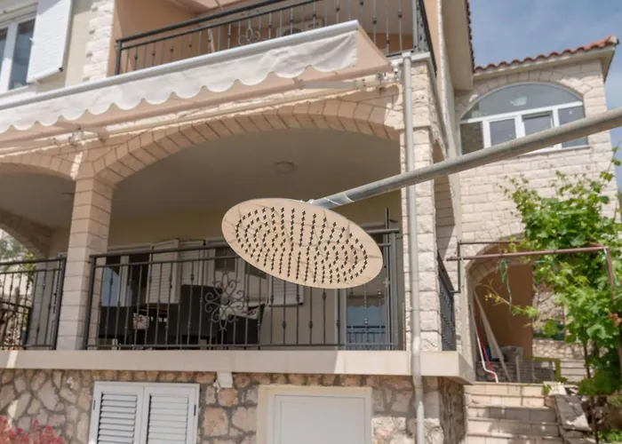公寓 Daniela - Three Bedroom With Terrace 特罗吉尔