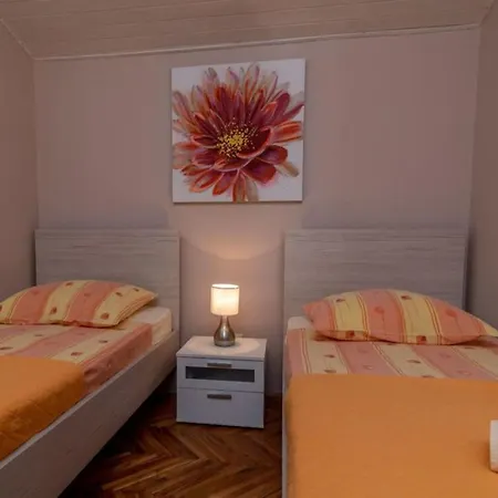 Daniela - Three Bedroom With Terrace Apartman