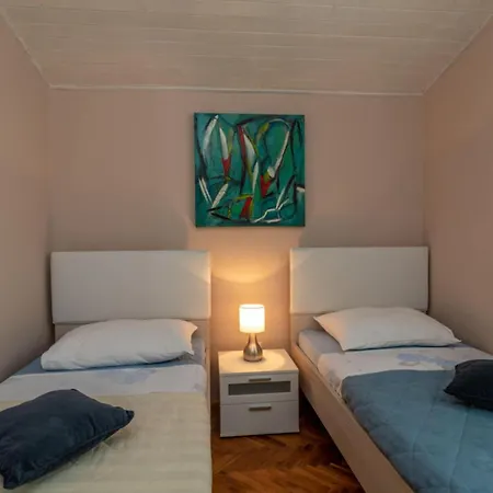 Apartman Daniela - Three Bedroom With Terrace Trogir