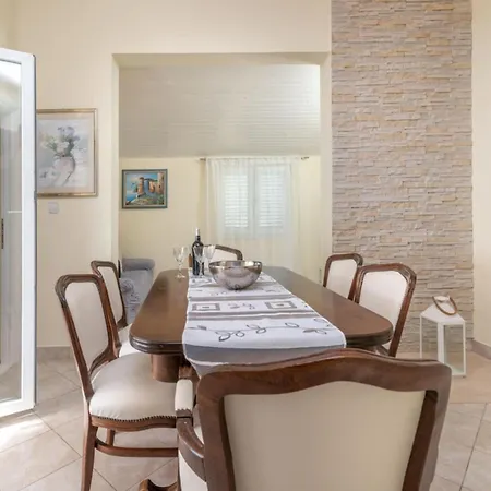 Daniela - Three Bedroom With Terrace Apartman