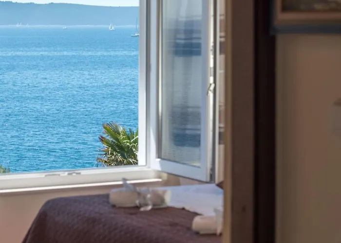 Daniela - Three Bedroom With Terrace Apartamento Trogir